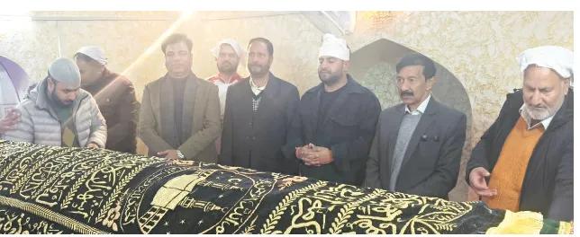 BGSBU VC, Registrar pay obeisance at shrine