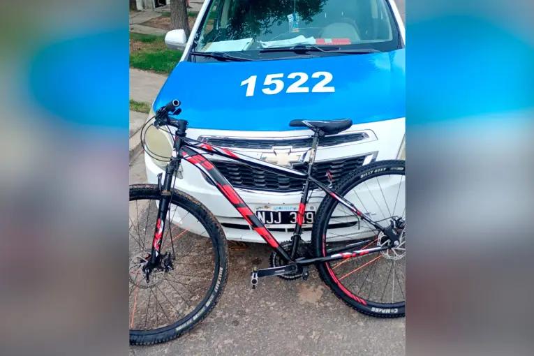 Le robó la bicicleta a la hermana de su amigo y la vendió: su propia madre lo denunció