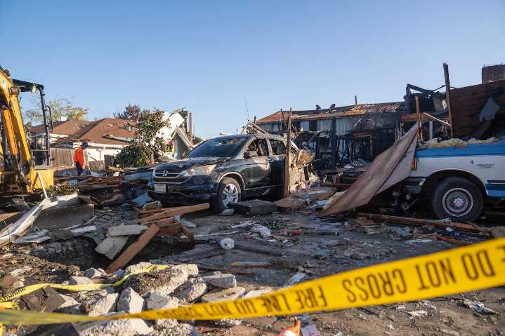 Dramatic explosion destroys homes, injures 6 people: video
