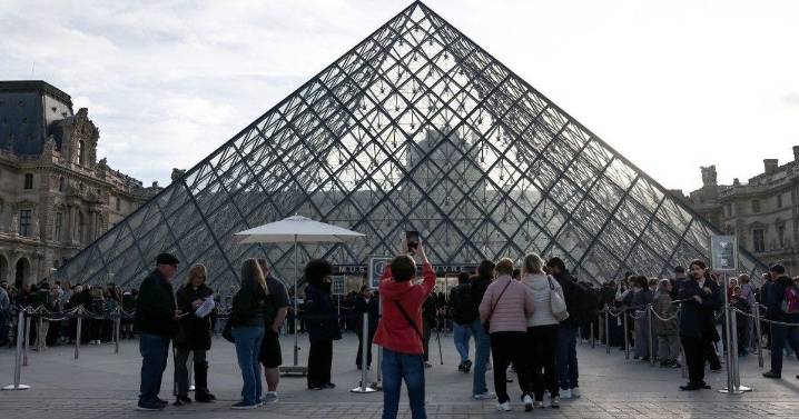 Presidenta del Louvre asegura que galería Apolo no era punto a vigilar por seguridad