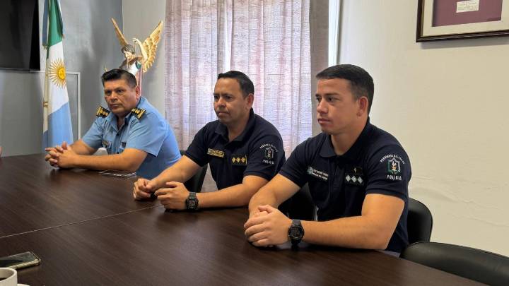 Autoridades de la Liga Chaqueña entregaron reconocimiento a la Policía de Chaco