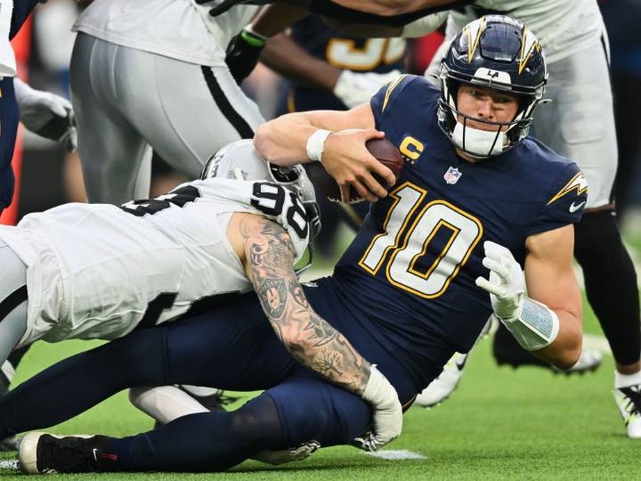 NFL WEEK 14 PICKS: Herbert's broken wing gives Eagles win