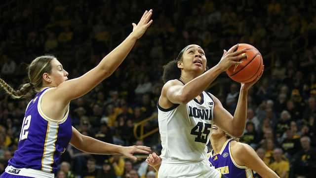 Iowa basketball: No. 11 Iowa cruises by Lindenwood