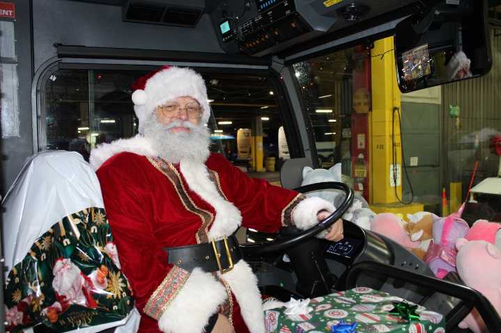 MTA bus transformed into Santa’s Express for Staten Island hospital visits