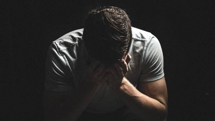 Famoso actor reza por un milagro para su papá, quien necesita complicada cirugía