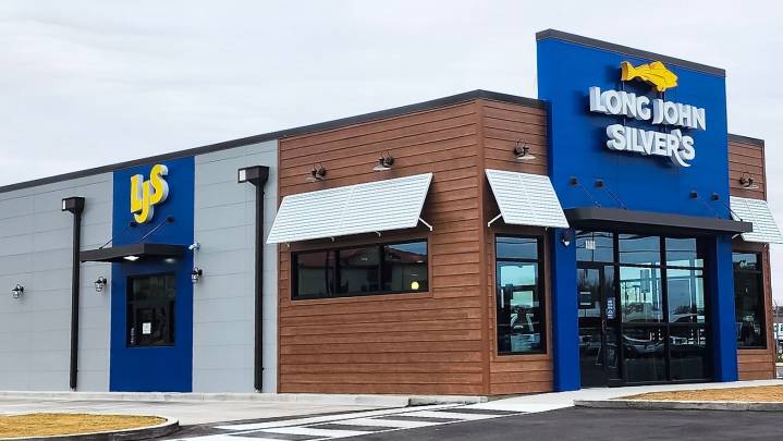 Long John Silver's rises from rubble with new building, old location