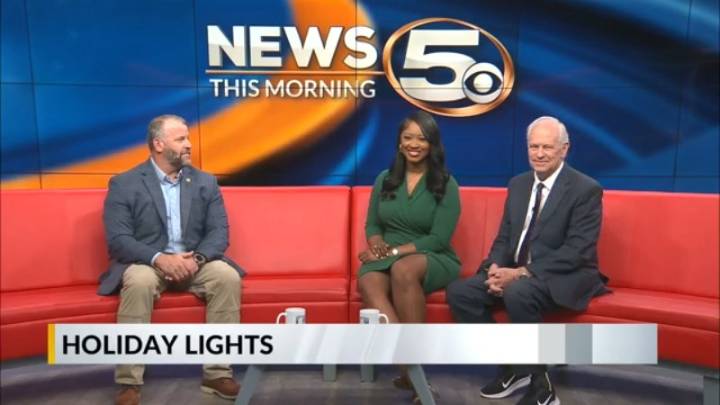 Beloved Christmas drive-thru light show returns to Bicentennial Park