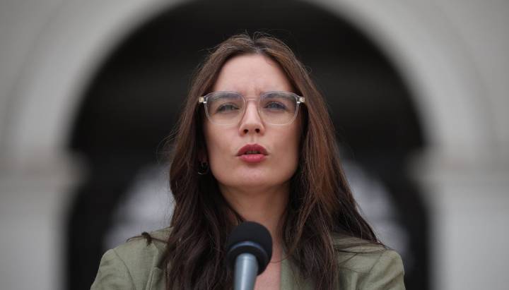 Vallejo responde a cuestionamientos de Kast por megatoma de San Antonio: "Lo mínimo antes de criticar es estar informado"