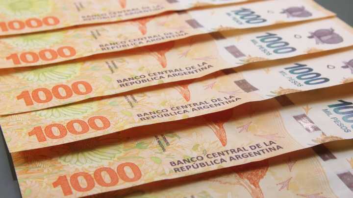 Salario mínimo: el Gobierno fijó aumentos escalonados hasta agosto de 2026