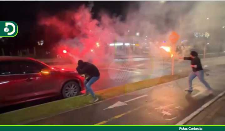 Jóvenes en Antioquia estarían replicando un reto viral de “guerras de bengalas”: caso en Rionegro genera preocupación