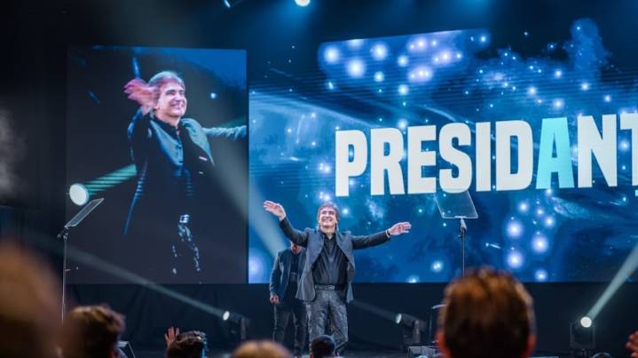 Dante Gebel deslumbró en su primera función de despedida en el Gran Rex: las fotos