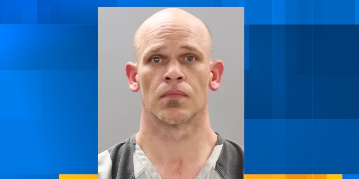 Knoxville standoff suspect taped girlfriend to chair, threatened her with knife, court docs say