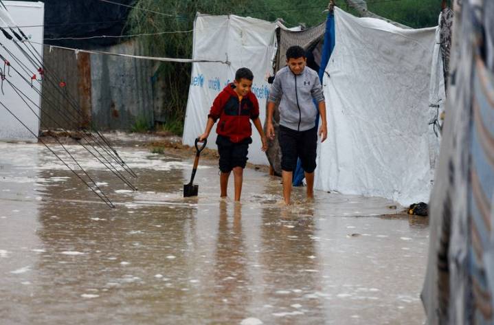 UN agency warns displaced Gazans face floods, as emergency supplies blocked