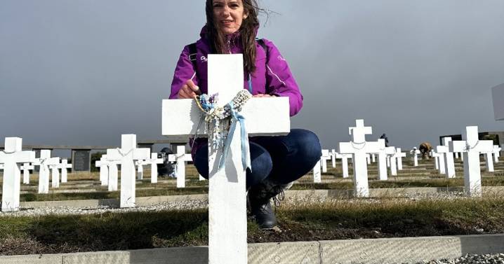Viajar a Malvinas para sentir: la historia de Aylen, la mujer que convirtió la memoria en destino