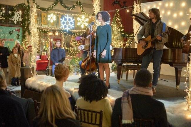 Why Great Horror Directors Make Great Christmas Rom