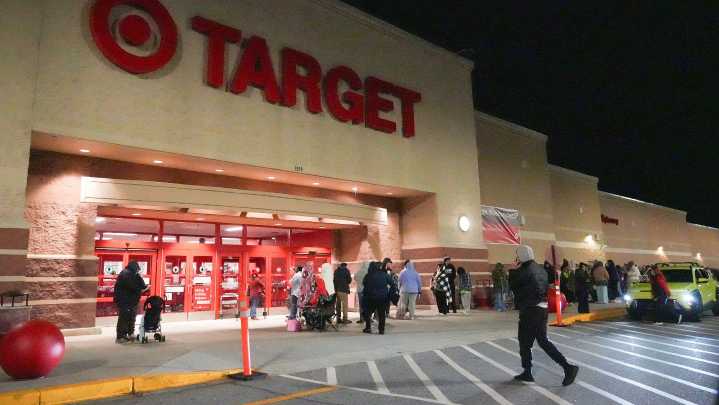 Walmart, Target, TJ Maxx holiday shopping hours for Christmas 2025