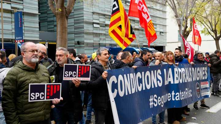 Casi un centenar de Mossos salen a la calle en Barcelona para pedir mejoras laborales