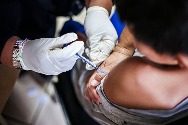 Salud Jalisco refuerza vacunación ante 346 casos de sarampión