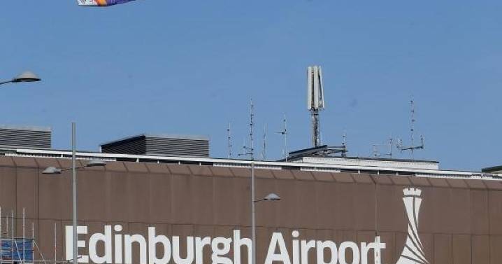 Edinburgh airport halts flights as glitch hits air traffic control