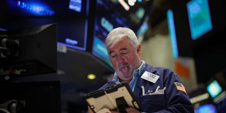 El dólar reaccionó con mayor fuerza que las acciones y el riesgo país al anuncio del regreso a los mercados de deuda