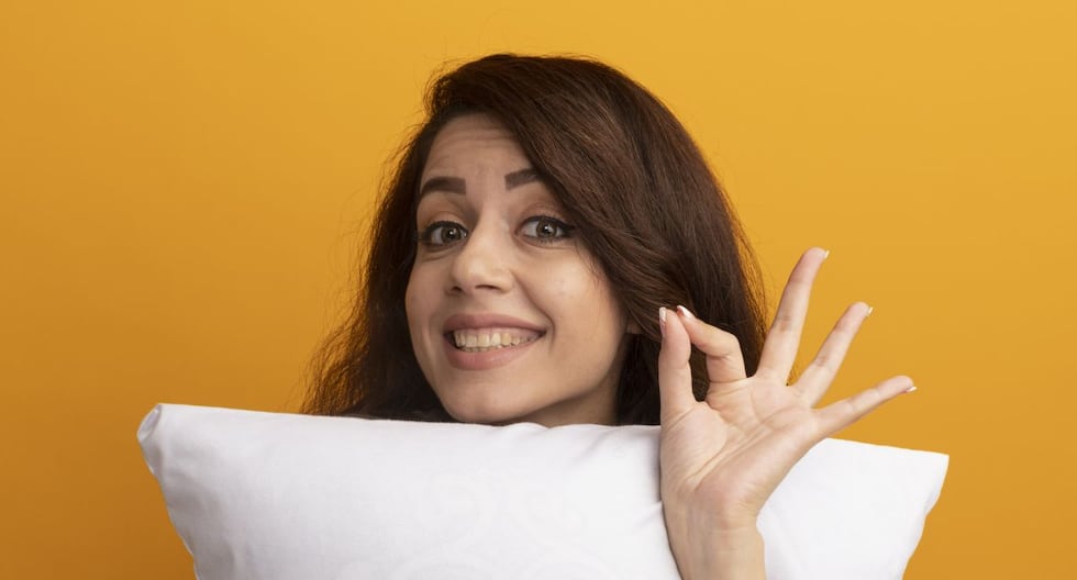 Que luzcan como nuevas: el mejor método para quitar el maquillaje de las fundas de almohada