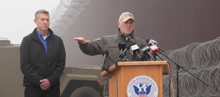 EE.UU. recomienda a los inmigrantes que "se vayan a casa"