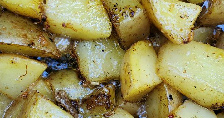 The Best Way To Cook Roast Potatoes For Christmas Dinner