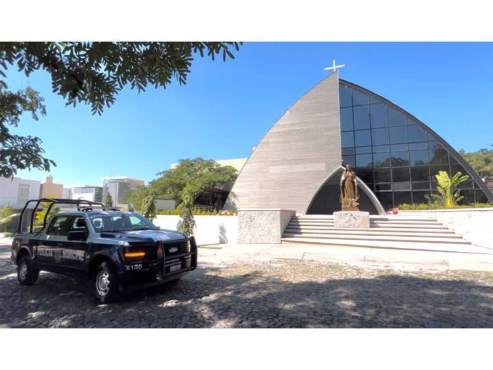 Ladrones devuelven objetos de plata y oro robados en iglesia de Colima