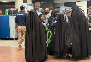 Colombia expulsó a 9 adultos de la secta judía Lev Tahor por alerta de Interpol