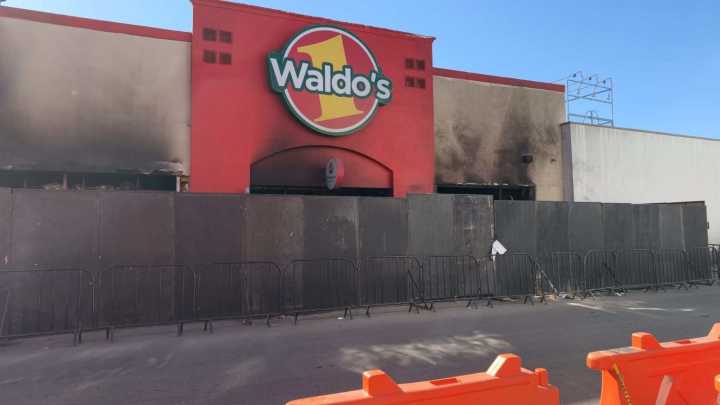 Realizan Cateo en Tienda Waldo´s de Hermosillo a Un Mes del Incendio que Dejó Varios Muertos