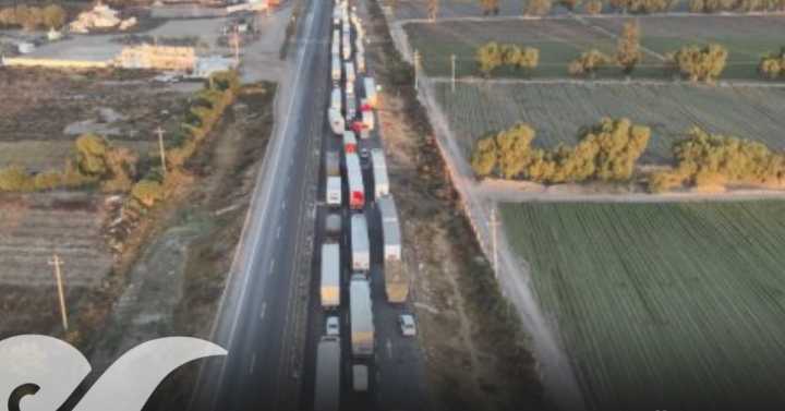 Bloqueo en autopista Puebla- Veracruz se prolonga por agricultores