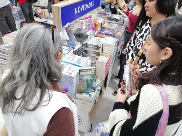 FIL de Guadalajara ya tiene en venta ‘Grandeza’, el nuevo libro de AMLO