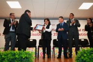 Sistema DIF Hidalgo obtiene dos certificaciones internacionales de calidad
