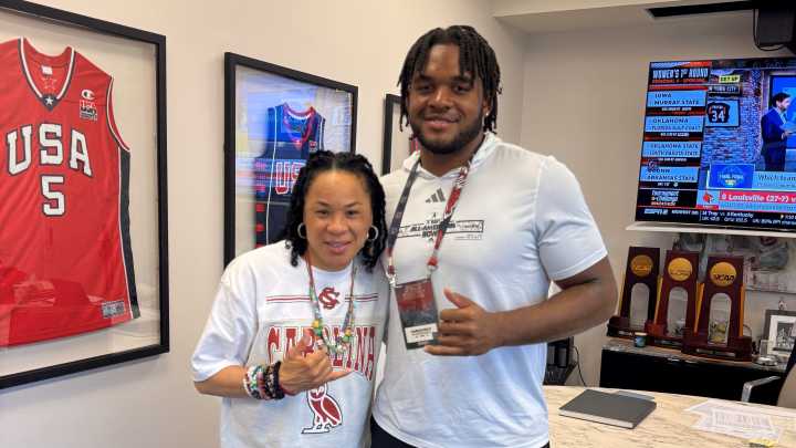 Dawn Staley, Shane Beamer helped Darius Gray pick South Carolina
