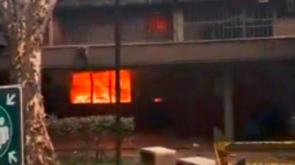 Atención: encapuchados le prendieron fuego a una oficina del Politécnico Jaime Isaza Cadavid en Medellín