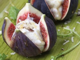 Higos rellenos de queso