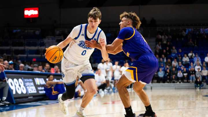 Top moments from Drake men's basketball vs. Western Illinois