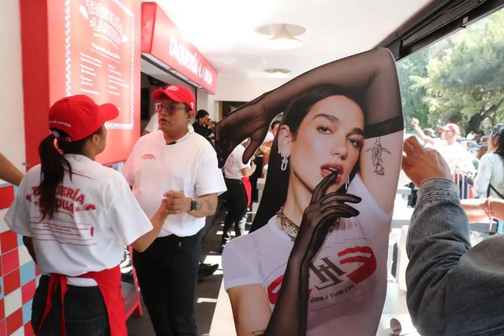 Dua Lipa fusiona su imagen con el taco para el cierre de ‘Radical Optimism Tour’