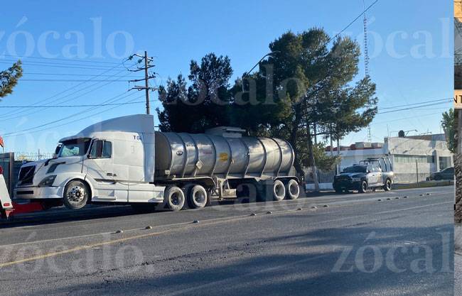 Aseguran pipa con presunto combustible ilegal en Saltillo