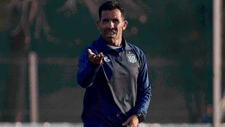 Carlos Tevez se definió como DT y volvió a hablar de la chance de dirigir Boca: «No desespero»