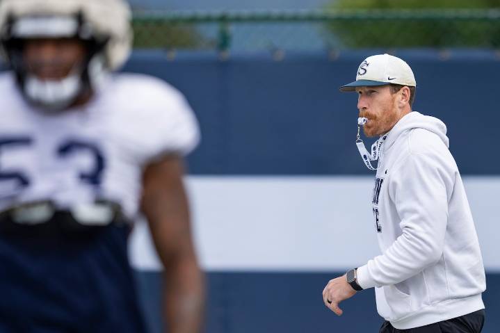 Penn State offensive line coach Phil Trautwein headed to Florida, per report