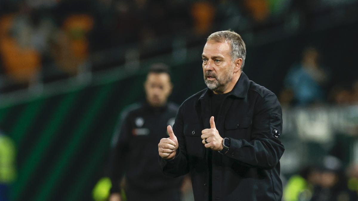 Flick explica su decisión con Lamine Yamal: “Le propuse hoy jugar en la mediapunta y dijo que sí”