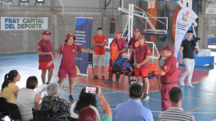 Salud y Bomberos capacitaron a interventores de salvamento acuático