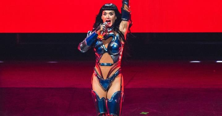 Gorgeous Katy Perry Outshines Ancient Egyptian Backdrop