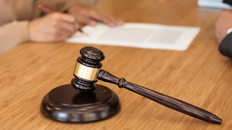 San Carlos: Dos policías irán a juicio, acusados de golpear a un joven y falsear un acta