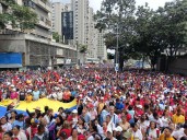 (VIDEO) Miles de venezolanos salen a las calles en todo el país en rechazo al robo de agresiones por parte de EE.UU.