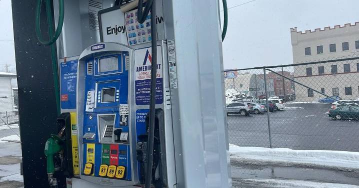 Spokane gas prices drop this week, expected to stay down into 2026