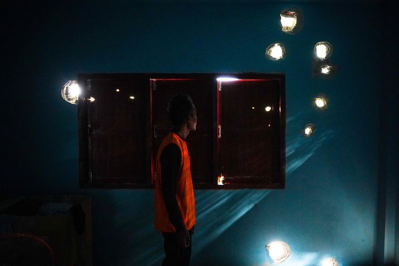 Trump says to make phone call to stop Thai