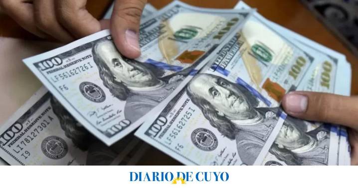 El dólar oficial comenzó diciembre estable, pero el blue en San Juan aumentó a $1.490