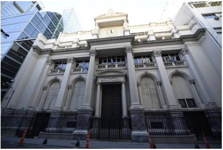 El Banco Central cambia el cálculo de un tipo de dólar y refuerza controles para evitar maniobras en futuros